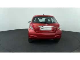 Toyota Yaris (2012) thumbnail 4