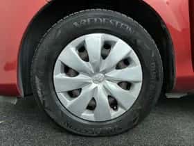 Toyota Yaris (2012) thumbnail 10