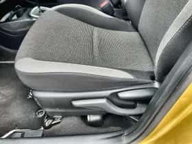 Toyota Yaris (2019) thumbnail 21