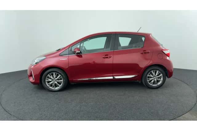 Toyota Yaris (2017) thumbnail 2