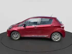 Toyota Yaris (2017) thumbnail 2