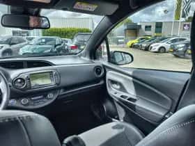 Toyota Yaris (2017) thumbnail 11