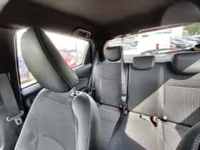 Toyota Yaris (2017) thumbnail 12