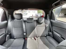 Toyota Yaris (2017) thumbnail 13