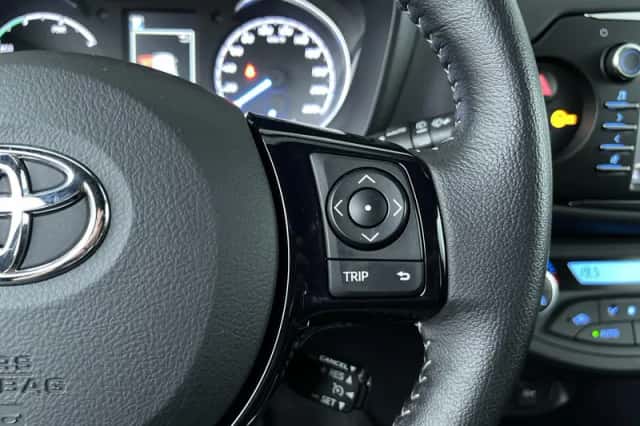 Toyota Yaris (2017) thumbnail 16