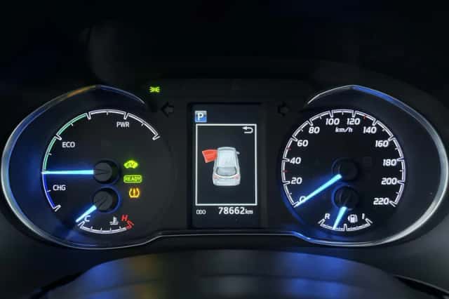 Toyota Yaris (2017) thumbnail 17