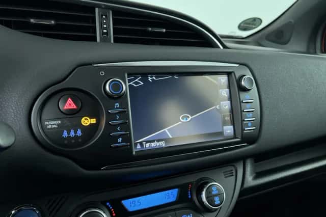 Toyota Yaris (2017) thumbnail 19