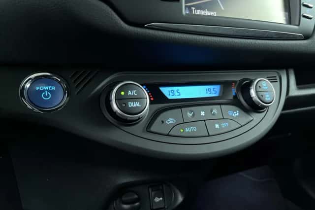 Toyota Yaris (2017) thumbnail 21