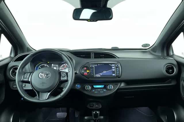 Toyota Yaris (2017) thumbnail 25