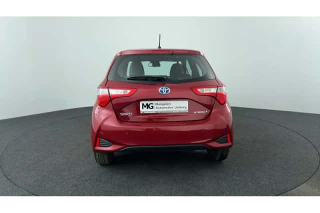 Toyota Yaris (2017) thumbnail 4