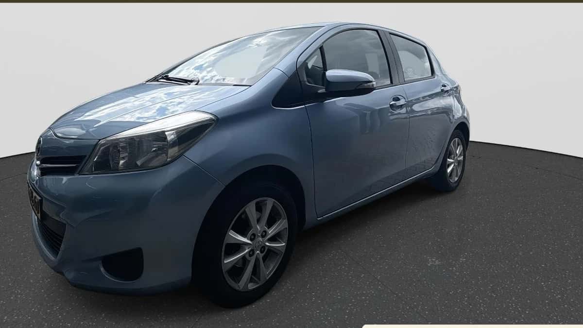 Toyota Yaris (2013) — foto 1