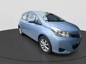 Toyota Yaris (2013) thumbnail 2