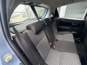 Toyota Yaris (2013) thumbnail 12