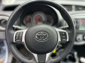 Toyota Yaris (2013) thumbnail 16
