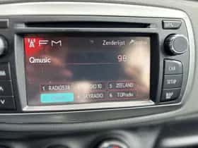 Toyota Yaris (2013) thumbnail 17