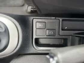 Toyota Yaris (2013) thumbnail 27