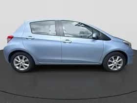Toyota Yaris (2013) thumbnail 8