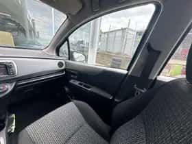 Toyota Yaris (2013) thumbnail 10
