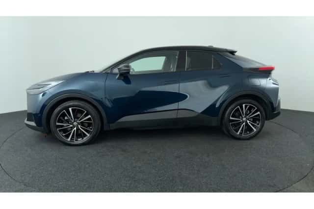 Toyota C-HR (2025) thumbnail 2