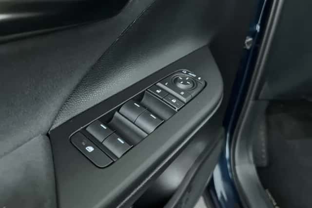 Toyota C-HR (2025) thumbnail 12
