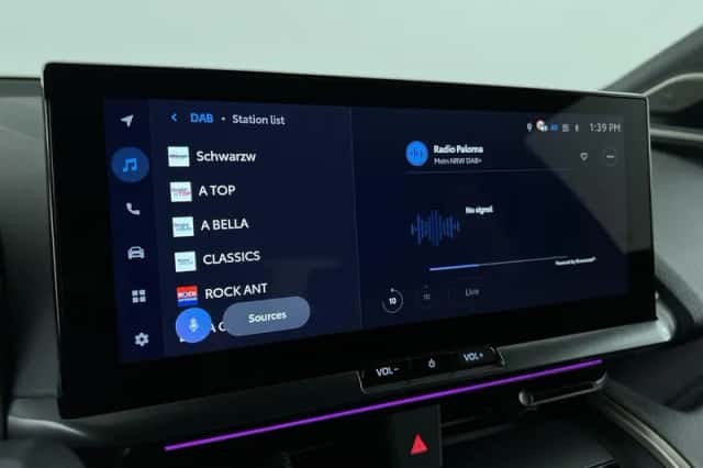 Toyota C-HR (2025) thumbnail 18