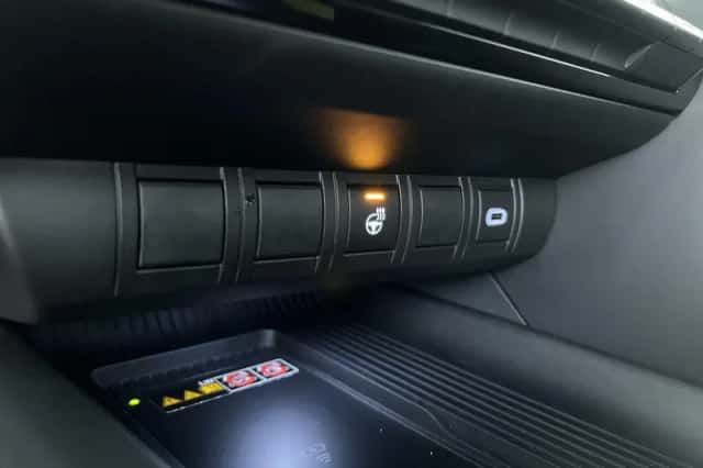 Toyota C-HR (2025) thumbnail 32