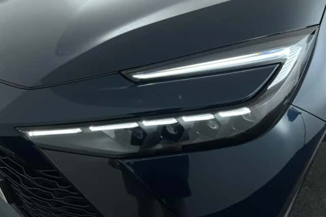 Toyota C-HR (2025) thumbnail 9