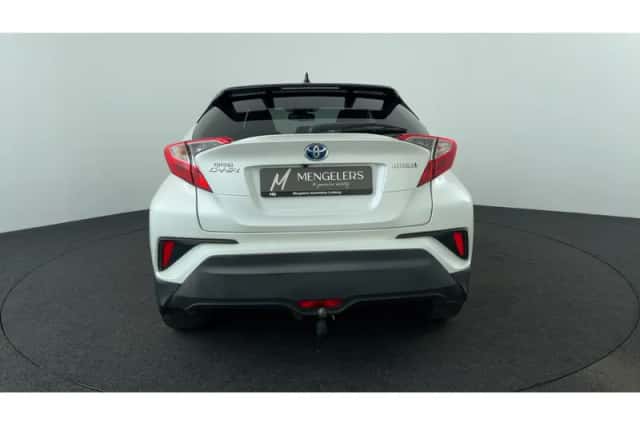 Toyota C-HR (2017) thumbnail 4