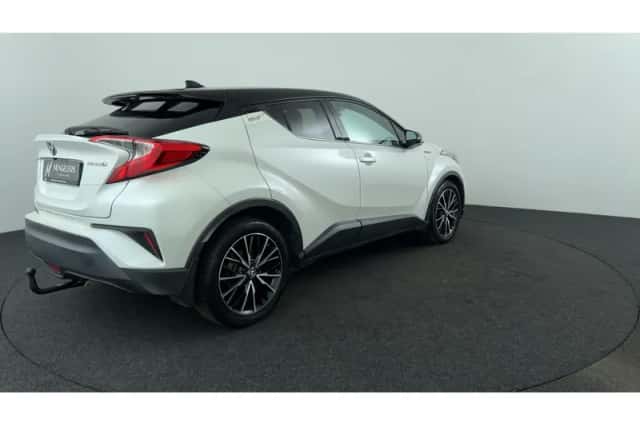 Toyota C-HR (2017) thumbnail 5