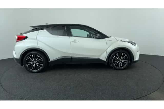 Toyota C-HR (2017) thumbnail 6