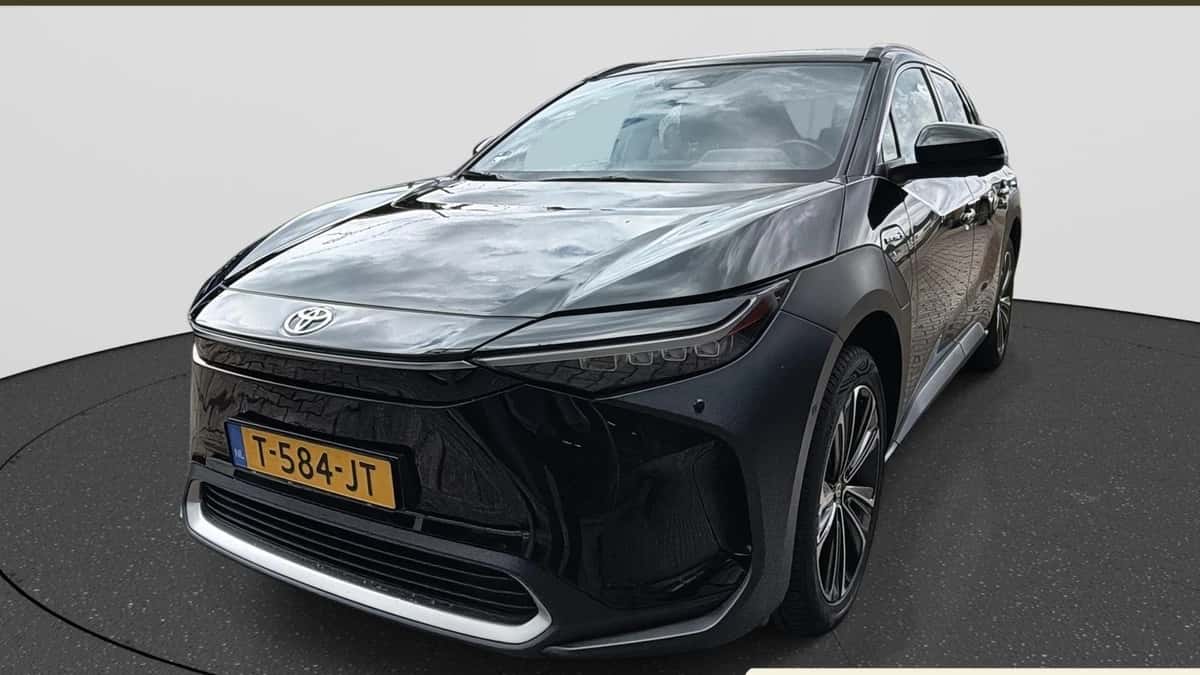 Toyota bZ4X (2023) — foto 1
