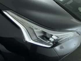 Toyota C-HR (2019) thumbnail 9