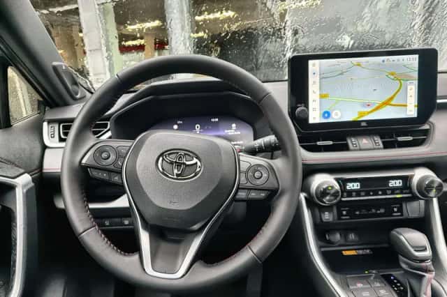 Toyota RAV4 (2025) thumbnail 12
