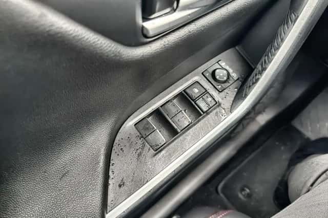 Toyota RAV4 (2025) thumbnail 16