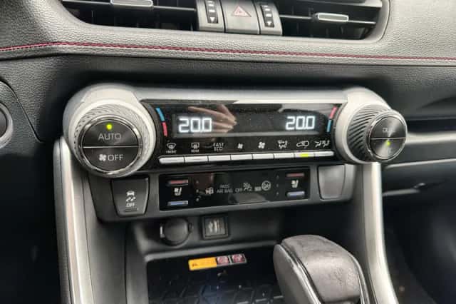 Toyota RAV4 (2025) thumbnail 18