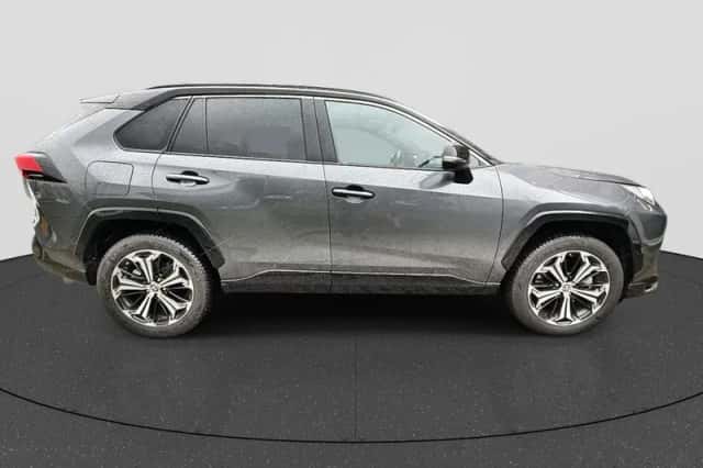 Toyota RAV4 (2025) thumbnail 9