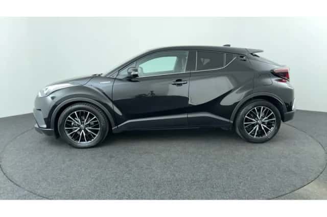 Toyota C-HR (2018) thumbnail 2