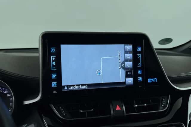 Toyota C-HR (2018) thumbnail 19
