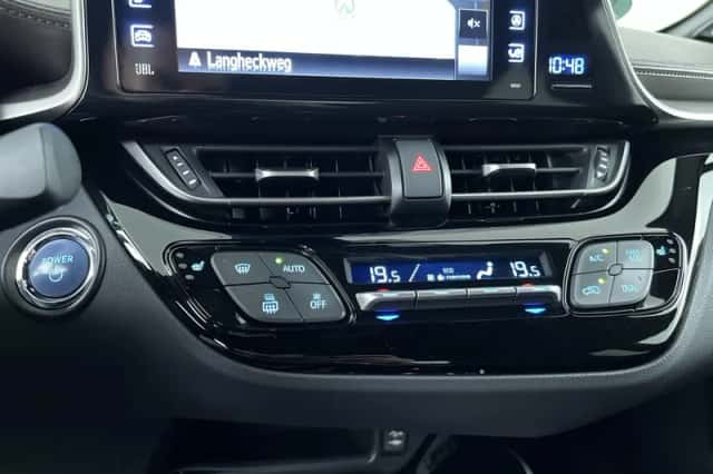 Toyota C-HR (2018) thumbnail 21