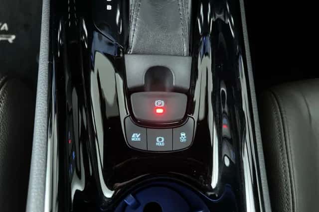 Toyota C-HR (2018) thumbnail 23