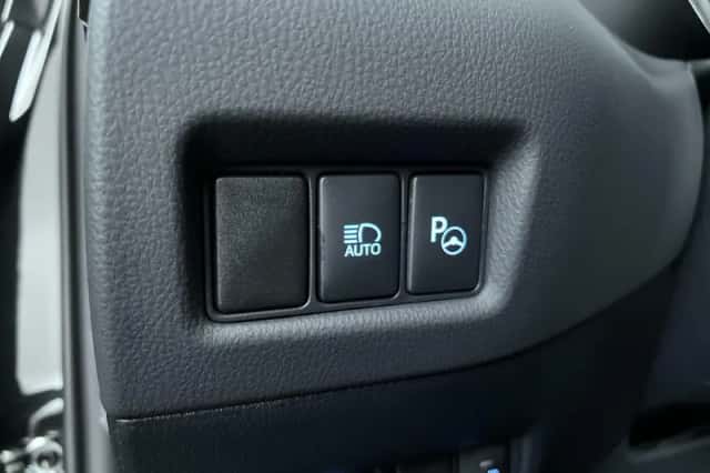 Toyota C-HR (2018) thumbnail 27