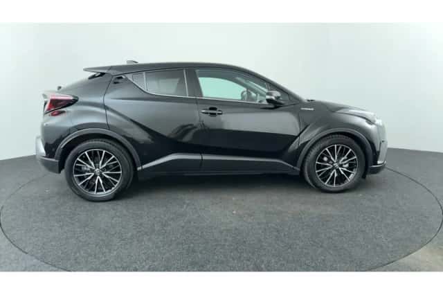 Toyota C-HR (2018) thumbnail 6