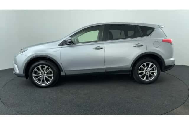 Toyota RAV4 (2017) thumbnail 2