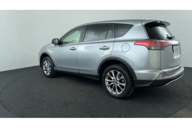 Toyota RAV4 (2017) thumbnail 3