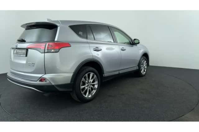Toyota RAV4 (2017) thumbnail 5