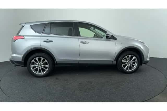 Toyota RAV4 (2017) thumbnail 6