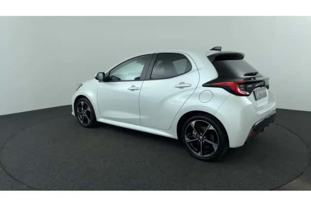 Toyota Yaris (2025) thumbnail 3
