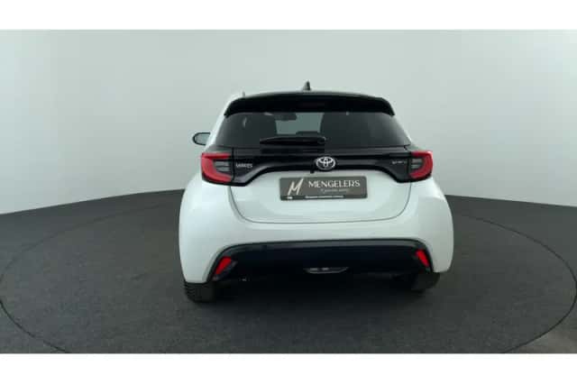 Toyota Yaris (2025) thumbnail 4