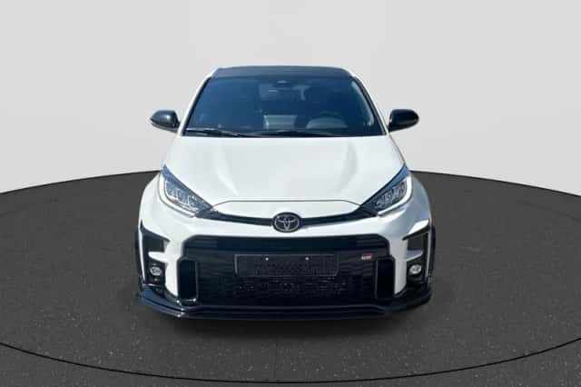Toyota Yaris (2024) thumbnail 3