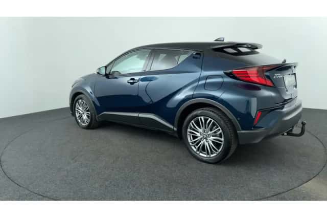 Toyota C-HR (2023) thumbnail 3
